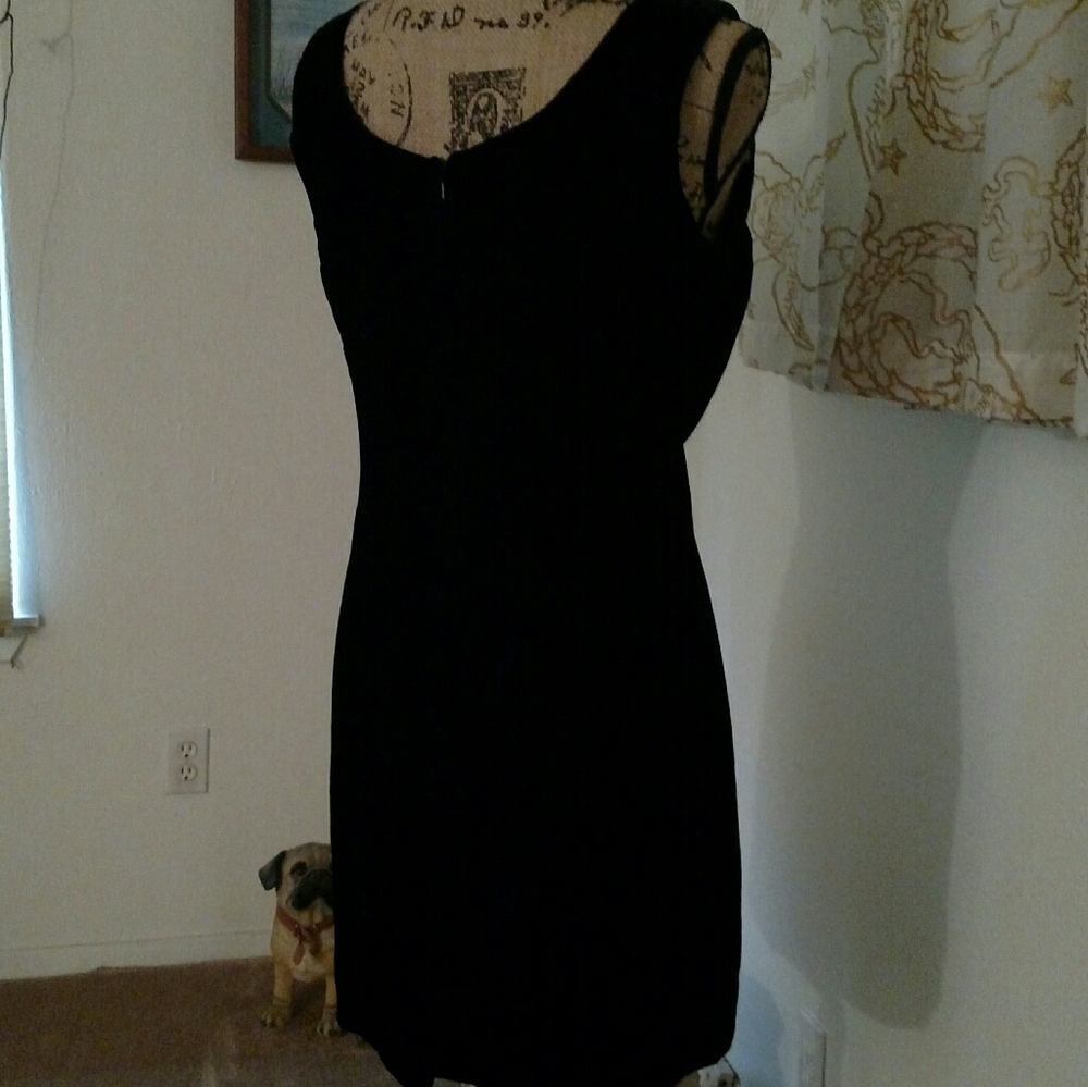 Jeweled neckline detailed Black Velvet dress - Picture 6 of 11
